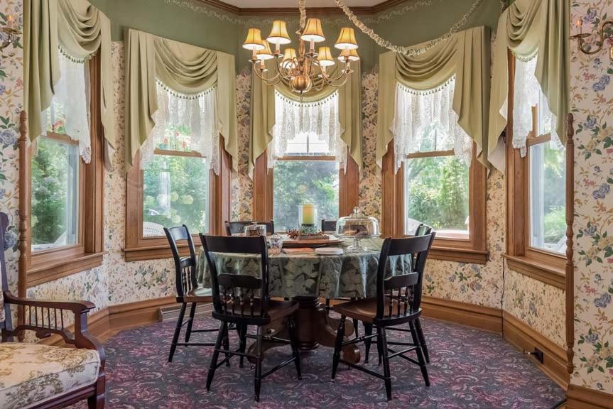Kingsley House Bed & Breakfast - Full Home Fennville Екстериор снимка